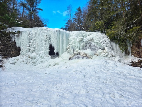 Gallery Image Frozen-Muddy-Creek-Falls-at-Swallow-Falls-State-Park.jpg