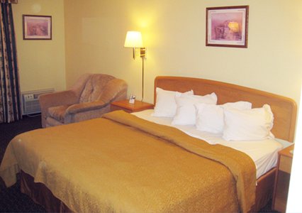 Gallery Image guest%20room%20with%20king%20bed.JPG