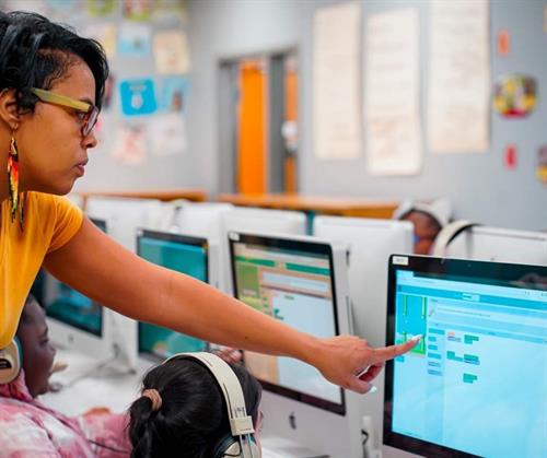 Gallery Image Lab.jpeg Gallery Image Lab.jpeg