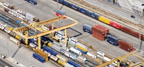 Gallery Image Rail-train-ISO-tanks-Shipping-yard_cropped-min-min-1030x480.jpg